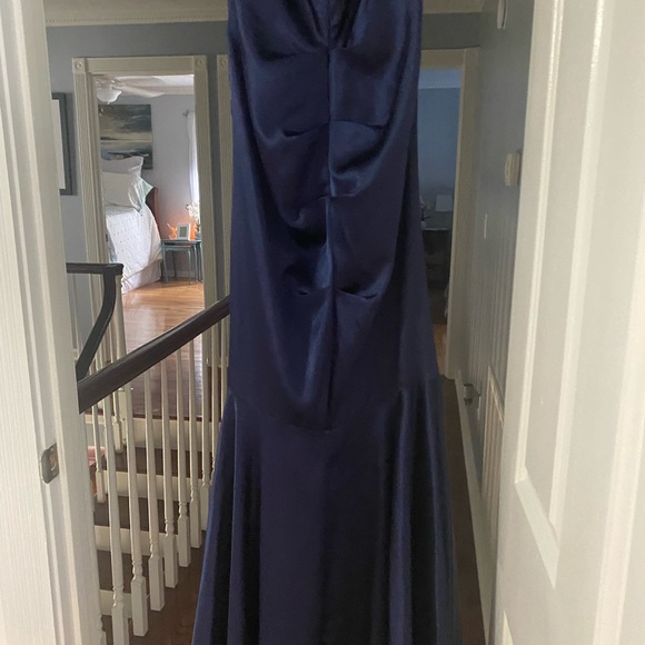 Formal dress - Picture 9 of 9